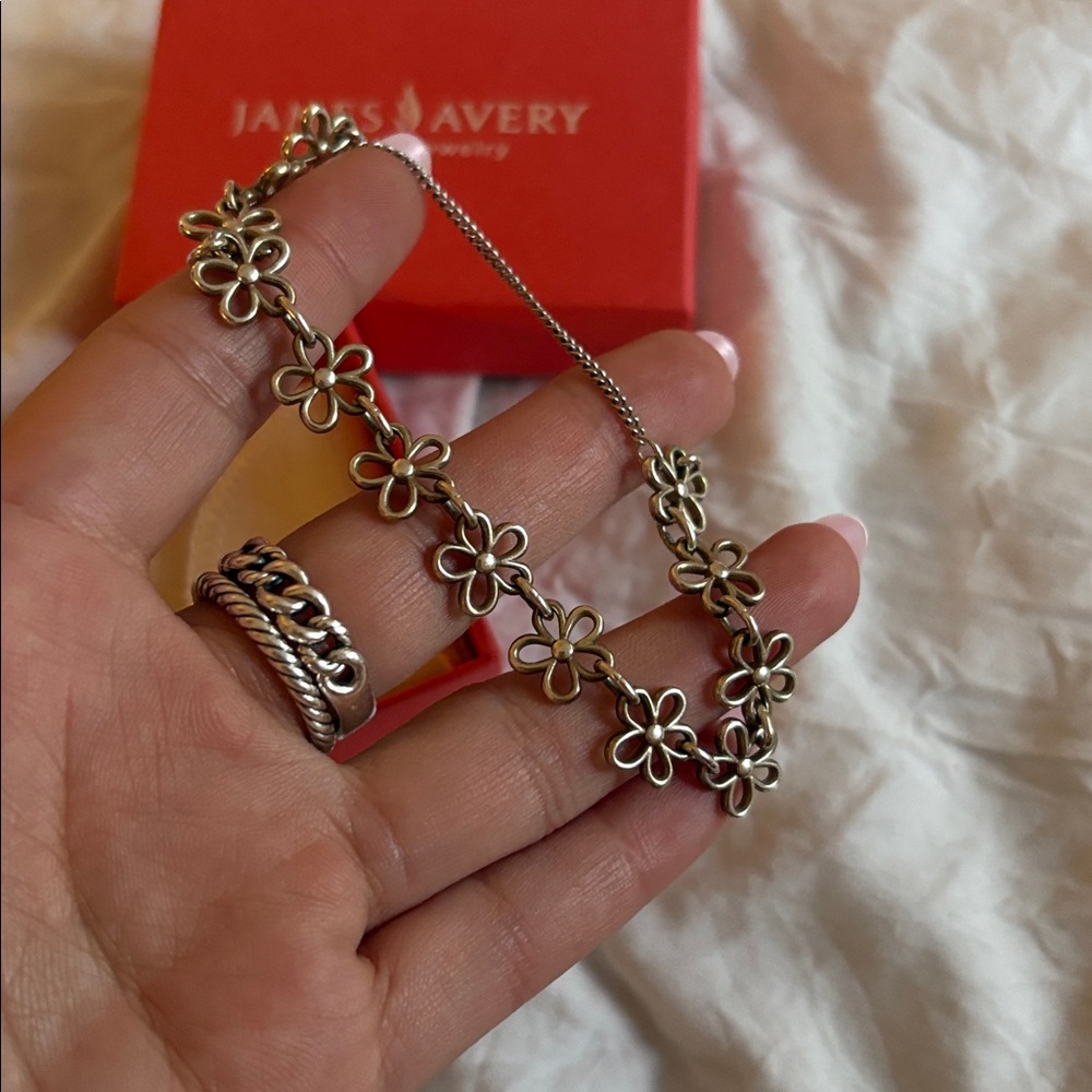 Small James Avery Daisy charm bracelet